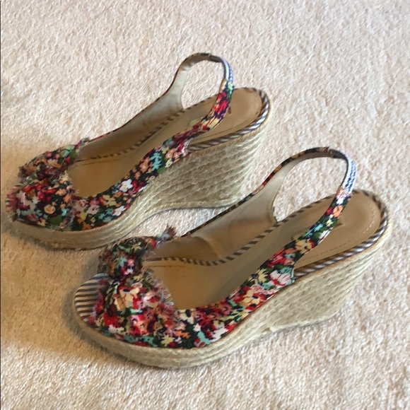 Wild Pair Floral Colorful ESPADRILLE WEDGE SANDAL - Picture 2 of 4